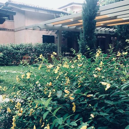 Cocciopestorooms Marina di Massa Exterior photo